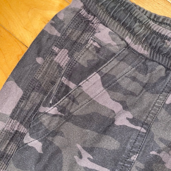 Sold on mercari  farallon black olive Camo joggers - Picture 3 of 6